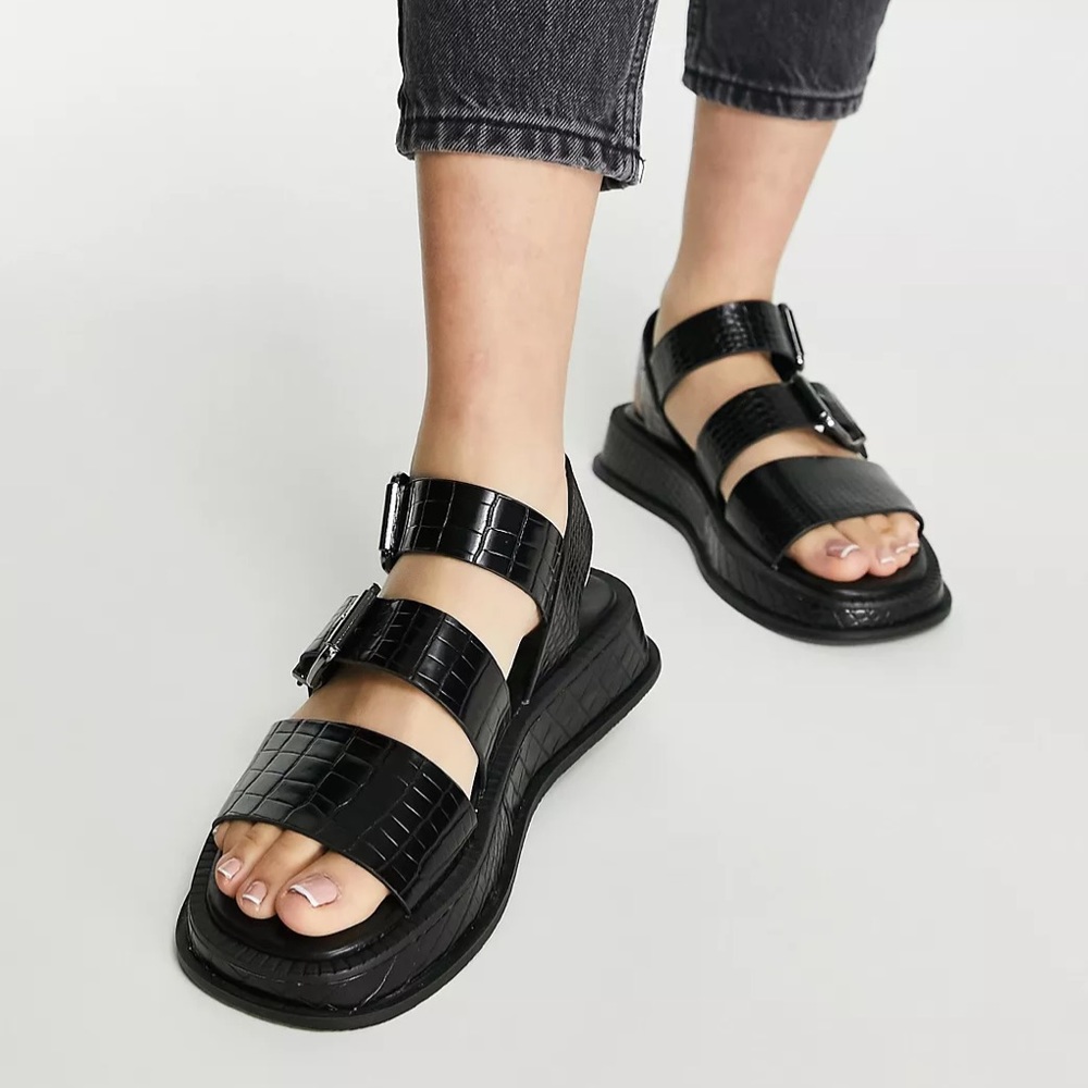 TOPSHOP Phoenix Chunky Buckle Strap Sandal